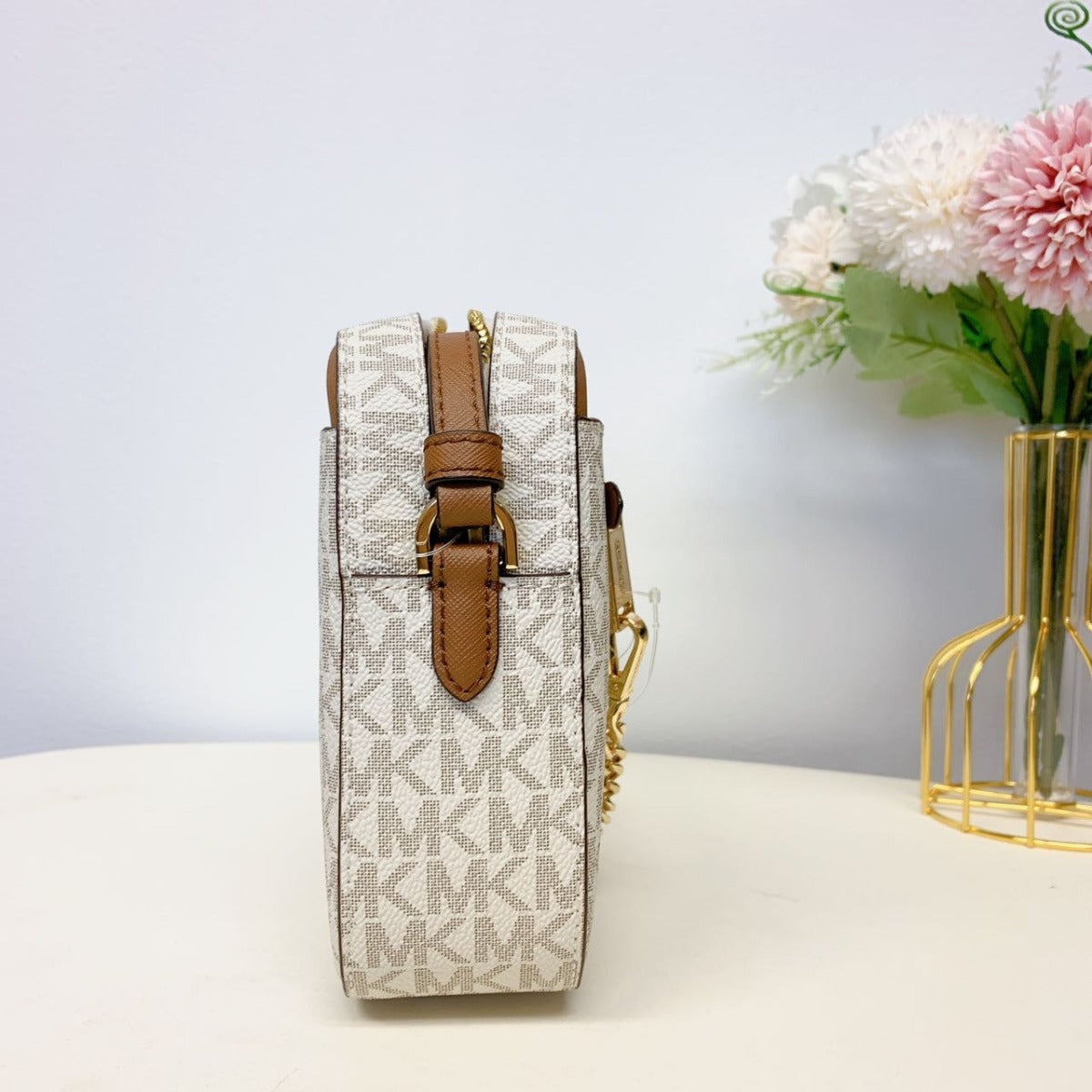 MICHAEL KORS 35S1GTTC9B Jet Set Large Logo Crossbody Bag In Vanilla MICHAEL KORS 35S1GTTC9B Jet Set Large Logo Crossbody Bag In Vanilla